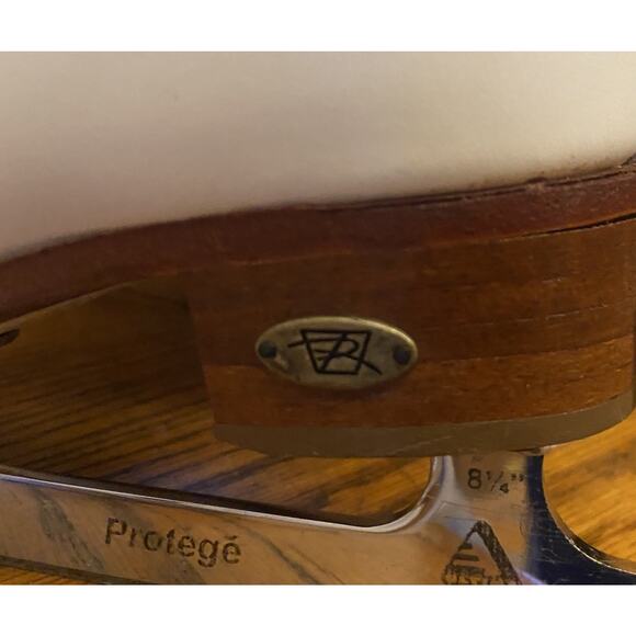 Riedell 25 Motion Figure Skates Girls Size 1 Medium - Picture 3 of 11